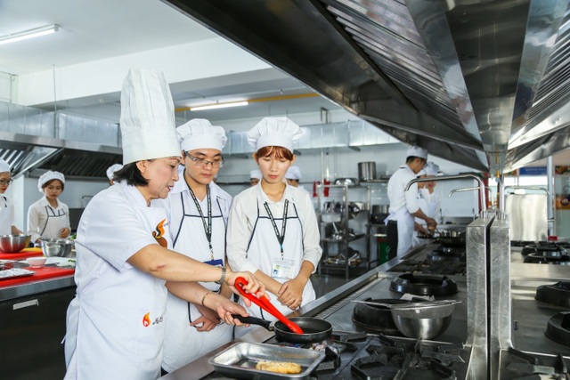 Hiệu quả của mô hình Đại học - Doanh nghiệp tại HUTECH - 1 Hiệu quả của mô hình Đại học - Doanh nghiệp tại HUTECH - 1