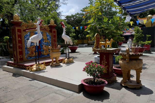 Sài Gòn: Độc đáo ngôi đình hơn 150 năm tuổi giữa dòng kênh Đôi - 10 Sài Gòn: Độc đáo ngôi đình hơn 150 năm tuổi giữa dòng kênh Đôi - 10
