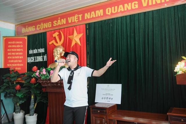 Thái Thùy Linh trẻ trung như tuổi đôi mươi - 8 Thái Thùy Linh trẻ trung như tuổi đôi mươi - 8