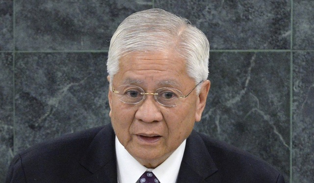 Cựu Ngoại trưởng Philippines bị trục xuất ngay tại sân bay Hong Kong