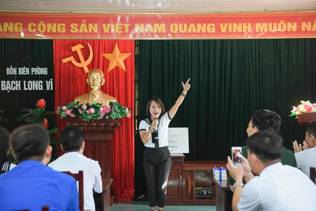 Thái Thùy Linh trẻ trung như tuổi đôi mươi - 13 Thái Thùy Linh trẻ trung như tuổi đôi mươi - 13
