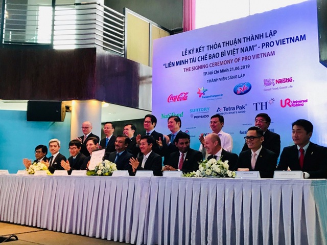 Năm 2030: Không vỏ hộp sữa TH true MILK nào còn trở thành rác thải - 1 Năm 2030: Không vỏ hộp sữa TH true MILK nào còn trở thành rác thải - 1