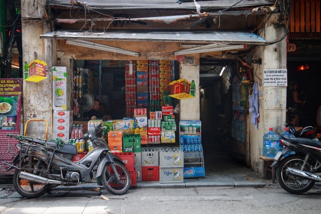 Chuyện bi - hài trong những con ngõ ngày cũng như đêm ở Hà Nội - 2 Chuyện bi - hài trong những con ngõ ngày cũng như đêm ở Hà Nội - 2