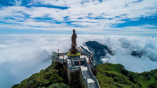 Hàng ngàn du khách đổ về Sa Pa tham dự lễ hội đua ngựa Vó ngựa trên mây - 13 Hàng ngàn du khách đổ về Sa Pa tham dự lễ hội đua ngựa Vó ngựa trên mây - 13