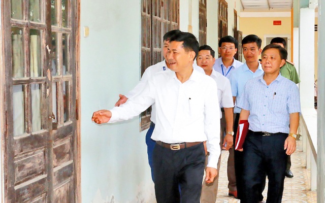 Nghệ An: Tạo tâm lý thoải mái, gần gũi để các thí sinh làm bài tốt - 3 Nghệ An: Tạo tâm lý thoải mái, gần gũi để các thí sinh làm bài tốt - 3