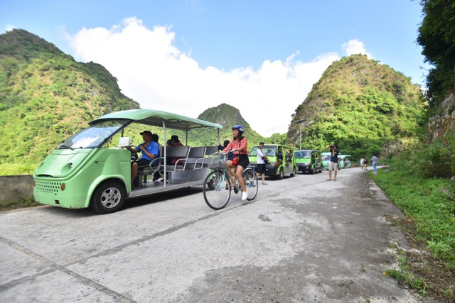 Đến Hạ Long thử trải nghiệm chèo thuyền kayak và ngủ đêm trên du thuyền - 6 Đến Hạ Long thử trải nghiệm chèo thuyền kayak và ngủ đêm trên du thuyền - 6