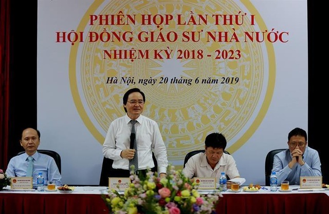 Bộ trưởng Phùng Xuân Nhạ: Không làm ồ ạt trong xét công nhận đạt chuẩn chức danh GS, PGS năm 2019 - 1 Bộ trưởng Phùng Xuân Nhạ: Không làm ồ ạt trong xét công nhận đạt chuẩn chức danh GS, PGS năm 2019 - 1