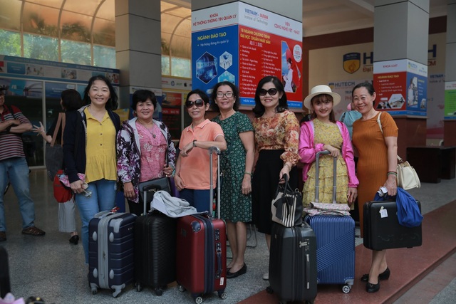 Giảng viên đi máy bay ra đảo coi thi - 2 Giảng viên đi máy bay ra đảo coi thi - 2