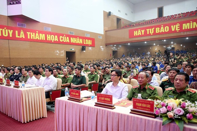 Dính đến ma túy là mất danh dự, mất tương lai, trở thành gánh nặng của xã hội! - 2 Dính đến ma túy là mất danh dự, mất tương lai, trở thành gánh nặng của xã hội! - 2
