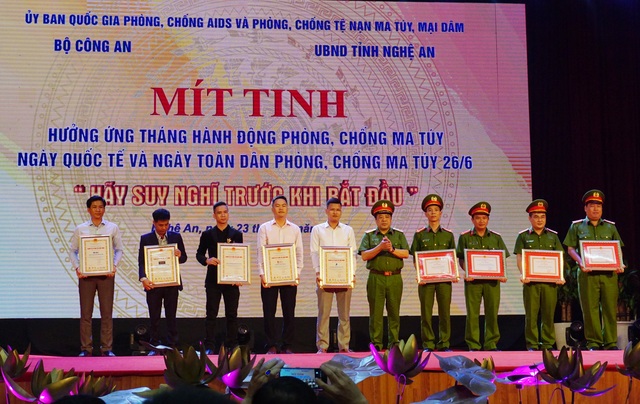 Dính đến ma túy là mất danh dự, mất tương lai, trở thành gánh nặng của xã hội! - 5 Dính đến ma túy là mất danh dự, mất tương lai, trở thành gánh nặng của xã hội! - 5