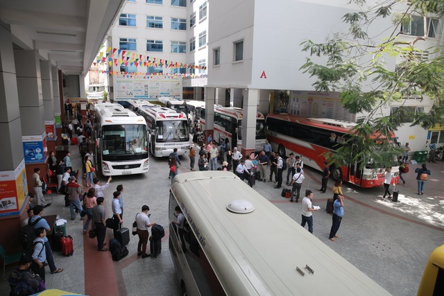 Giảng viên đi máy bay ra đảo coi thi - 1 Giảng viên đi máy bay ra đảo coi thi - 1