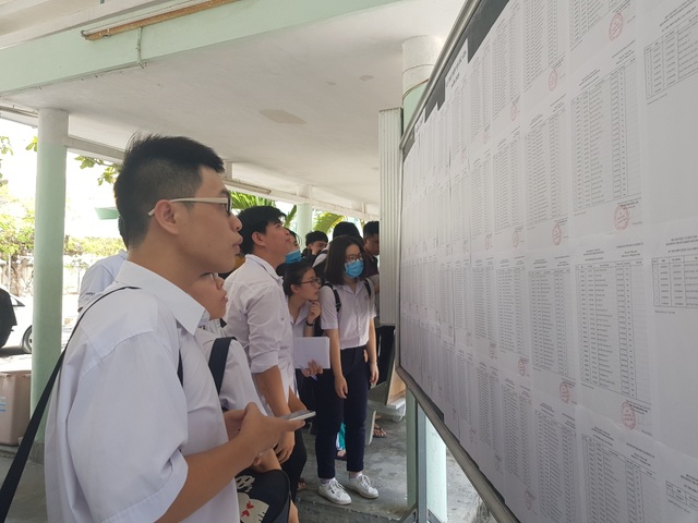 Thí sinh hào hứng làm thủ tục dự thi THPT quốc gia - 22 Thí sinh hào hứng làm thủ tục dự thi THPT quốc gia - 22