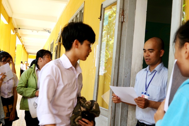 Thí sinh hào hứng làm thủ tục dự thi THPT quốc gia - 41 Thí sinh hào hứng làm thủ tục dự thi THPT quốc gia - 41