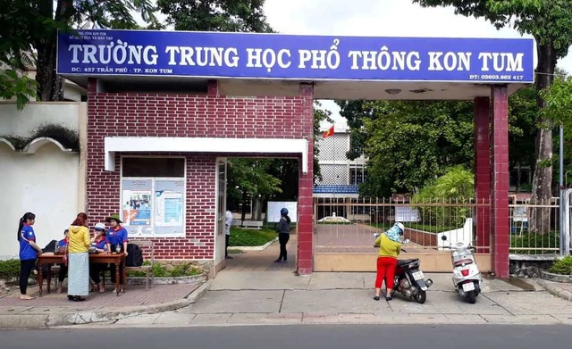 Thí sinh hào hứng làm thủ tục dự thi THPT quốc gia - 16 Thí sinh hào hứng làm thủ tục dự thi THPT quốc gia - 16