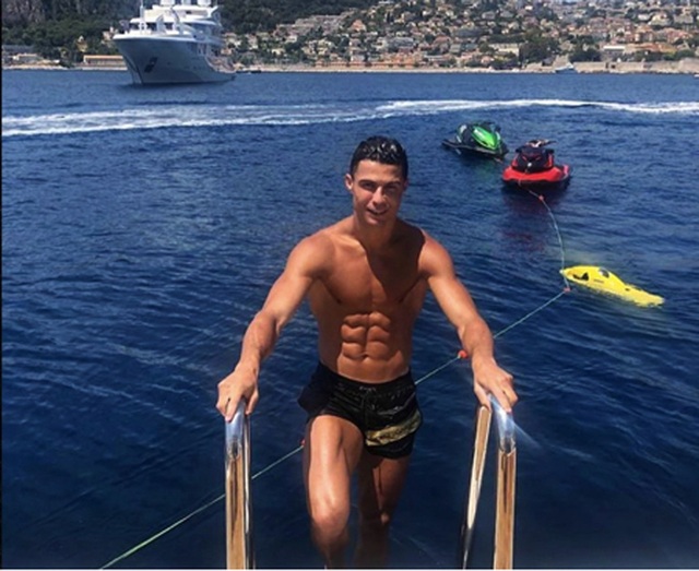 C.Ronaldo thuê siêu du thuyền với giá hơn 4,6 tỷ đồng/tuần - 1 C.Ronaldo thuê siêu du thuyền với giá hơn 4,6 tỷ đồng/tuần - 1