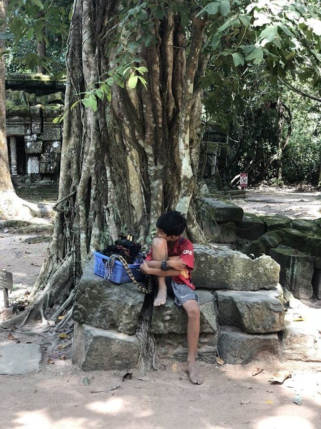 Cuộc sống của cậu bé bán hàng rong nói tốt 15 thứ tiếng bây giờ ra sao? - 2 Cuộc sống của cậu bé bán hàng rong nói tốt 15 thứ tiếng bây giờ ra sao? - 2