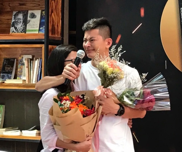 Chàng trai nhiều lần định kết liễu cuộc đời và lời chia sẻ Tôi là gay lấy nước mắt - 6 Chàng trai nhiều lần định kết liễu cuộc đời và lời chia sẻ Tôi là gay lấy nước mắt - 6