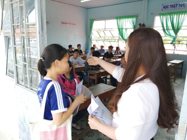 Thí sinh hào hứng làm thủ tục dự thi THPT quốc gia - 20 Thí sinh hào hứng làm thủ tục dự thi THPT quốc gia - 20