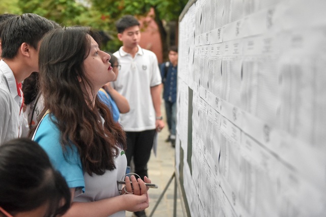 Thi THPT quốc gia 2019: Thí sinh đến muộn chạy marathon vào trường nhận phòng thi - 2 Thi THPT quốc gia 2019: Thí sinh đến muộn chạy marathon vào trường nhận phòng thi - 2