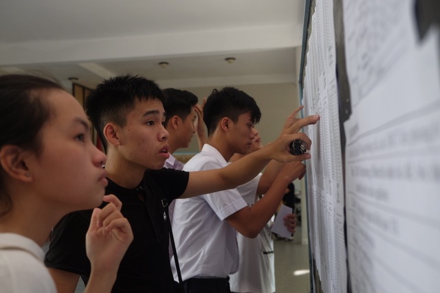 Thí sinh hào hứng làm thủ tục dự thi THPT quốc gia - 34 Thí sinh hào hứng làm thủ tục dự thi THPT quốc gia - 34