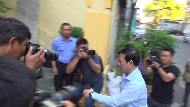 Nguyễn Hữu Linh ẩn trong nhà vệ sinh khi đến tòa - 1 Nguyễn Hữu Linh ẩn trong nhà vệ sinh khi đến tòa - 1