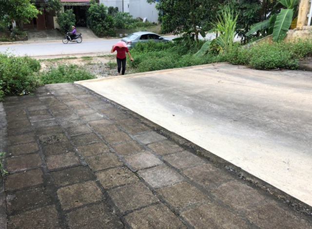 Dân nghèo lũ lượt “chạy trốn” khỏi nhà tái định cư: Bí ẩn gì phía sau các gói thầu? - 6 Dân nghèo lũ lượt “chạy trốn” khỏi nhà tái định cư: Bí ẩn gì phía sau các gói thầu? - 6