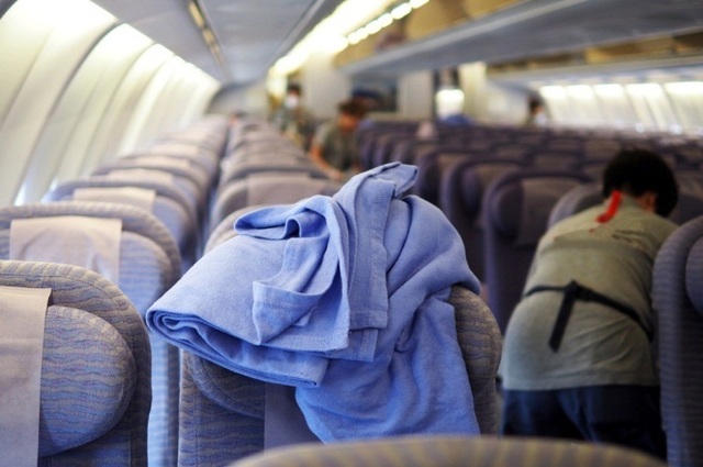 Chăn trên máy bay có được giặt sạch sau mỗi chuyến bay? - 2
