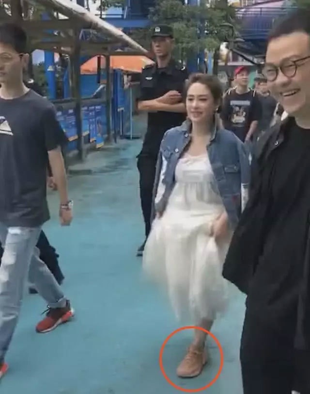 Chung Hân Đồng mang bầu sau một năm làm đám cưới? - 6 Chung Hân Đồng mang bầu sau một năm làm đám cưới? - 6