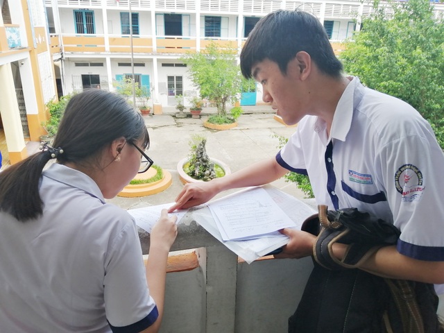 Đề Toán phân loại cao, thí sinh dễ kiếm điểm trên trung bình - 33 Đề Toán phân loại cao, thí sinh dễ kiếm điểm trên trung bình - 33