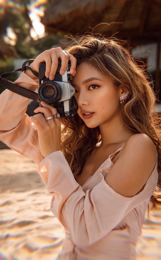 Đường cong nóng bỏng con gái Chưởng môn Vịnh Xuân Nam Anh và Hoa hậu Điện ảnh - 15 Đường cong nóng bỏng con gái Chưởng môn Vịnh Xuân Nam Anh và Hoa hậu Điện ảnh - 15