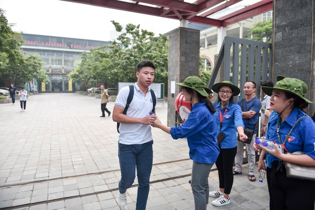 Người đàn ông 47 tuổi thi THPT quốc gia làm gương cho con cháu - 11 Người đàn ông 47 tuổi thi THPT quốc gia làm gương cho con cháu - 11