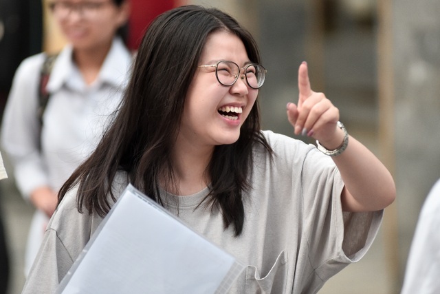 Sĩ tử ôn bài sát giờ thi môn đầu tiên, chạy vội vào phòng thi - 6 Sĩ tử ôn bài sát giờ thi môn đầu tiên, chạy vội vào phòng thi - 6