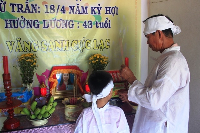 Đẫm nước mắt bức thư của cậu bé lớp một viết gửi người mẹ đã khuất - 1 Đẫm nước mắt bức thư của cậu bé lớp một viết gửi người mẹ đã khuất - 1