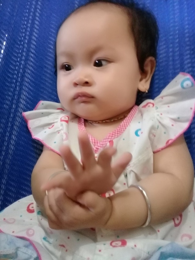 Mẹ chết mòn trên giường bệnh, bé 8 tháng tuổi khóc ngằn ngặt đòi sữa đến nhói lòng! - 2 Mẹ chết mòn trên giường bệnh, bé 8 tháng tuổi khóc ngằn ngặt đòi sữa đến nhói lòng! - 2