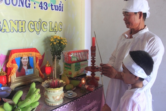 Đẫm nước mắt bức thư của cậu bé lớp một viết gửi người mẹ đã khuất - 2 Đẫm nước mắt bức thư của cậu bé lớp một viết gửi người mẹ đã khuất - 2