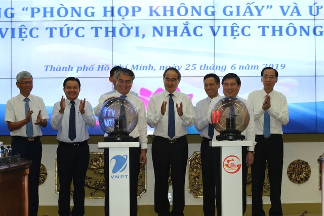 TPHCM tiến tới “phòng họp không giấy” - 1 TPHCM tiến tới “phòng họp không giấy” - 1