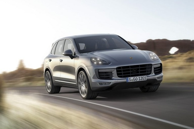 Phát hiện lỗi hộp số, Porsche triệu hồi gần 100.000 xe Cayenne và Panamera - 1