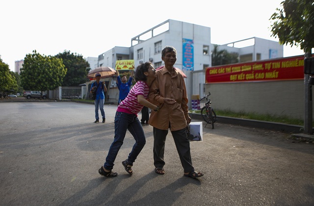 University dream about the father and daughter of a candidate for a stroke in Hanoi - 3 University dream about the father and daughter of a candidate for a stroke in Hanoi - 3