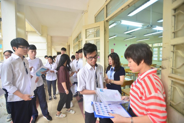 Thí sinh đến sớm, xem lại bài trước môn thi đầu THPT quốc gia 2019 - 1 Thí sinh đến sớm, xem lại bài trước môn thi đầu THPT quốc gia 2019 - 1