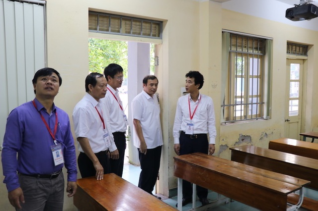 Thứ trưởng Lê Hải An “thị sát” một số điểm thi tại Hưng Yên - 2 Thứ trưởng Lê Hải An “thị sát” một số điểm thi tại Hưng Yên - 2