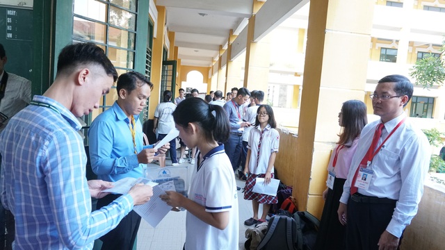 Phó ban chỉ đạo kỳ thi THPT quốc gia 2019: “Xe giao nhận đề không được dừng giữa đường uống cà phê” - 1 Phó ban chỉ đạo kỳ thi THPT quốc gia 2019: “Xe giao nhận đề không được dừng giữa đường uống cà phê” - 1