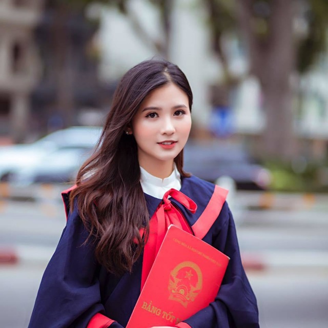 Nữ sinh cười toả nắng sau khi thi môn Văn THPT quốc gia bỗng chốc nổi tiếng - 7 Nữ sinh cười toả nắng sau khi thi môn Văn THPT quốc gia bỗng chốc nổi tiếng - 7