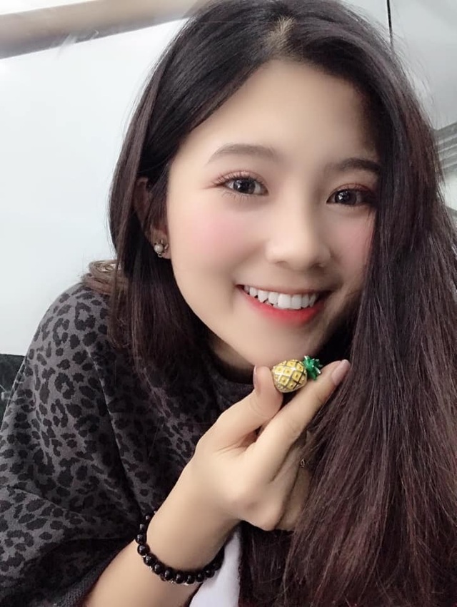 Nữ sinh cười toả nắng sau khi thi môn Văn THPT quốc gia bỗng chốc nổi tiếng - 9 Nữ sinh cười toả nắng sau khi thi môn Văn THPT quốc gia bỗng chốc nổi tiếng - 9