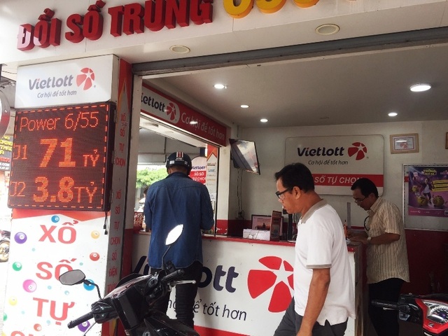 Xổ số Vietlott qua thời “hoàng kim”, cửa hàng vẫn kiếm nửa tỷ đồng mỗi tháng - 1 Xổ số Vietlott qua thời “hoàng kim”, cửa hàng vẫn kiếm nửa tỷ đồng mỗi tháng - 1
