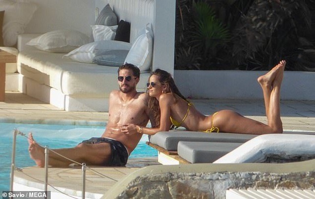 Siêu mẫu áo tắm Izabel Goulart khoe dáng hoàn hảo bên bồ kém 6 tuổi - 4 Siêu mẫu áo tắm Izabel Goulart khoe dáng hoàn hảo bên bồ kém 6 tuổi - 4
