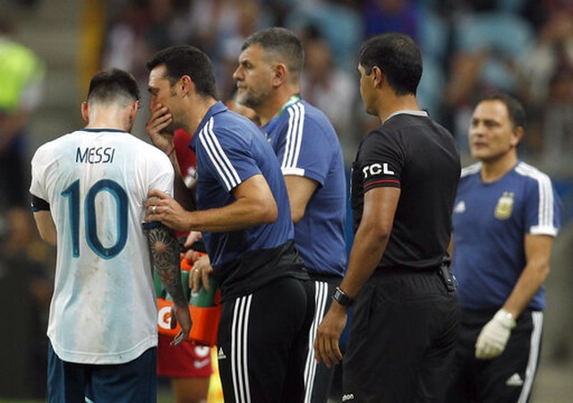 Vì sao Messi không thể thăng hoa cùng Argentina như tại Barcelona? - 4 Vì sao Messi không thể thăng hoa cùng Argentina như tại Barcelona? - 4