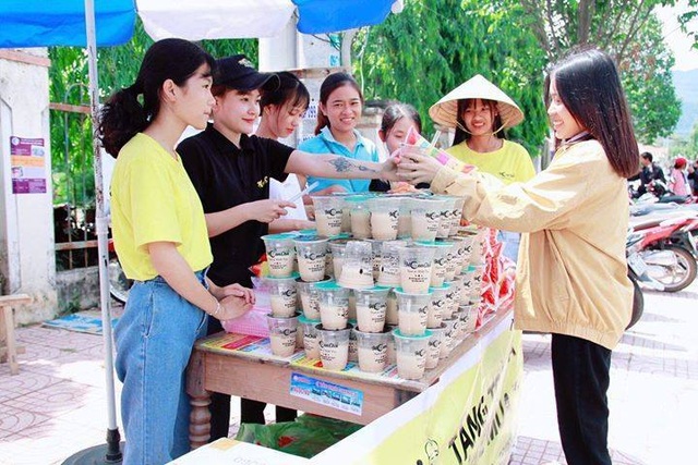Những hình ảnh đẹp về tiếp sức mùa thi tại Đắk Lắk - 6 Những hình ảnh đẹp về tiếp sức mùa thi tại Đắk Lắk - 6