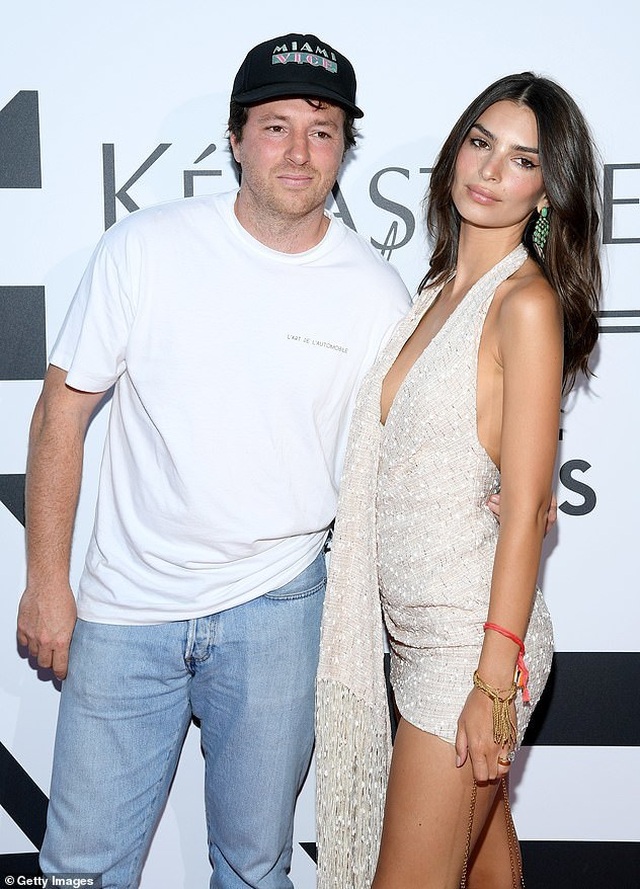 Emily Ratajkowski đẹp quyến rũ dự sự kiện tại Pháp - 9 Emily Ratajkowski đẹp quyến rũ dự sự kiện tại Pháp - 9
