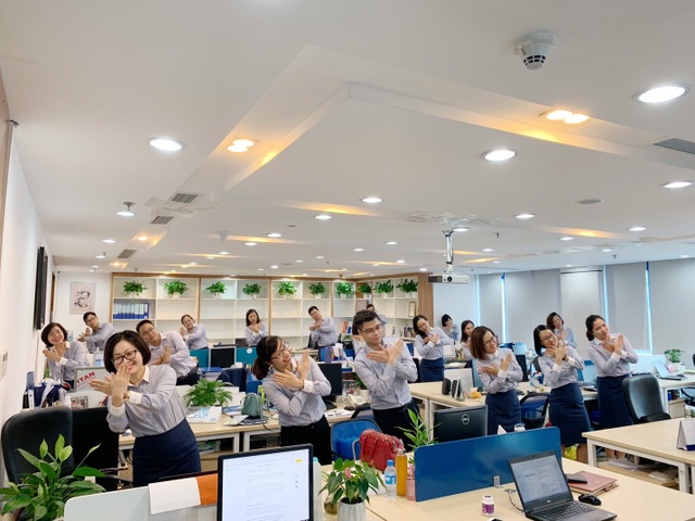 Happy Banker - Happy MBer: Mỗi ngày đi làm là mỗi ngày vui - 2 Happy Banker - Happy MBer: Mỗi ngày đi làm là mỗi ngày vui - 2