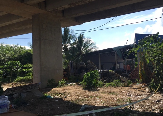 Hai ô tô rơi khỏi cầu, 3 người thương vong vì kẹt trong chiếc xe lật dưới kênh - 4 Hai ô tô rơi khỏi cầu, 3 người thương vong vì kẹt trong chiếc xe lật dưới kênh - 4